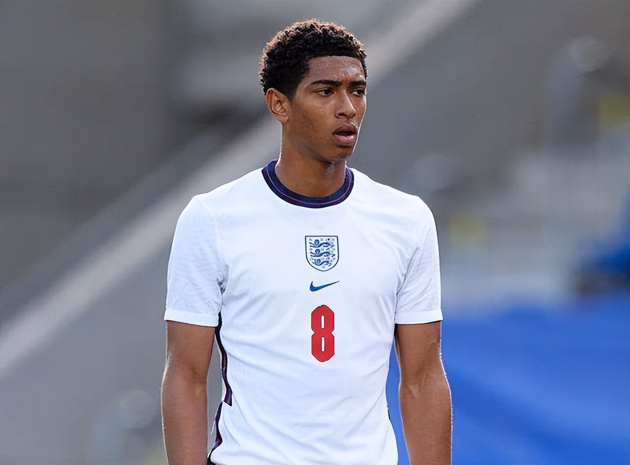 特殊癖好？埃基蒂克名字对称，职业生涯穿过11、22、33、44号