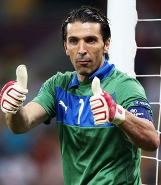 意甲焦点战：国际米兰4-0大胜科莫，路易斯·恩里克闪耀圣西罗